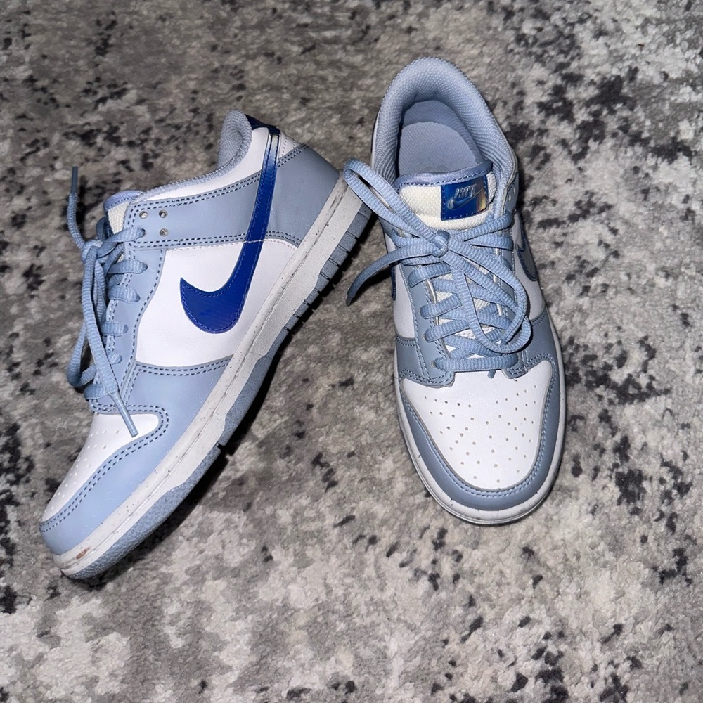 Nike sneakers size US 3.5Y fit women size 5 in white and blue